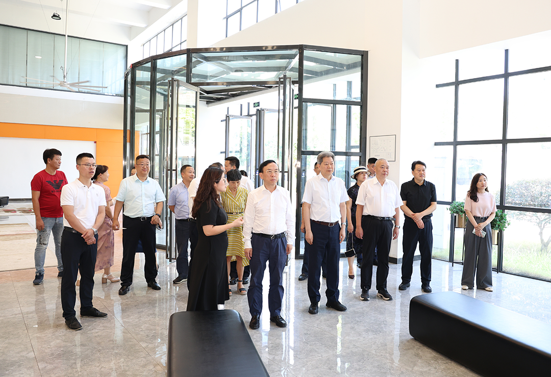 成都市人大常委會考察組來南充考察交流